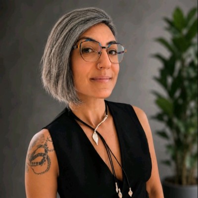 Portrait de Sule Tomkinson
